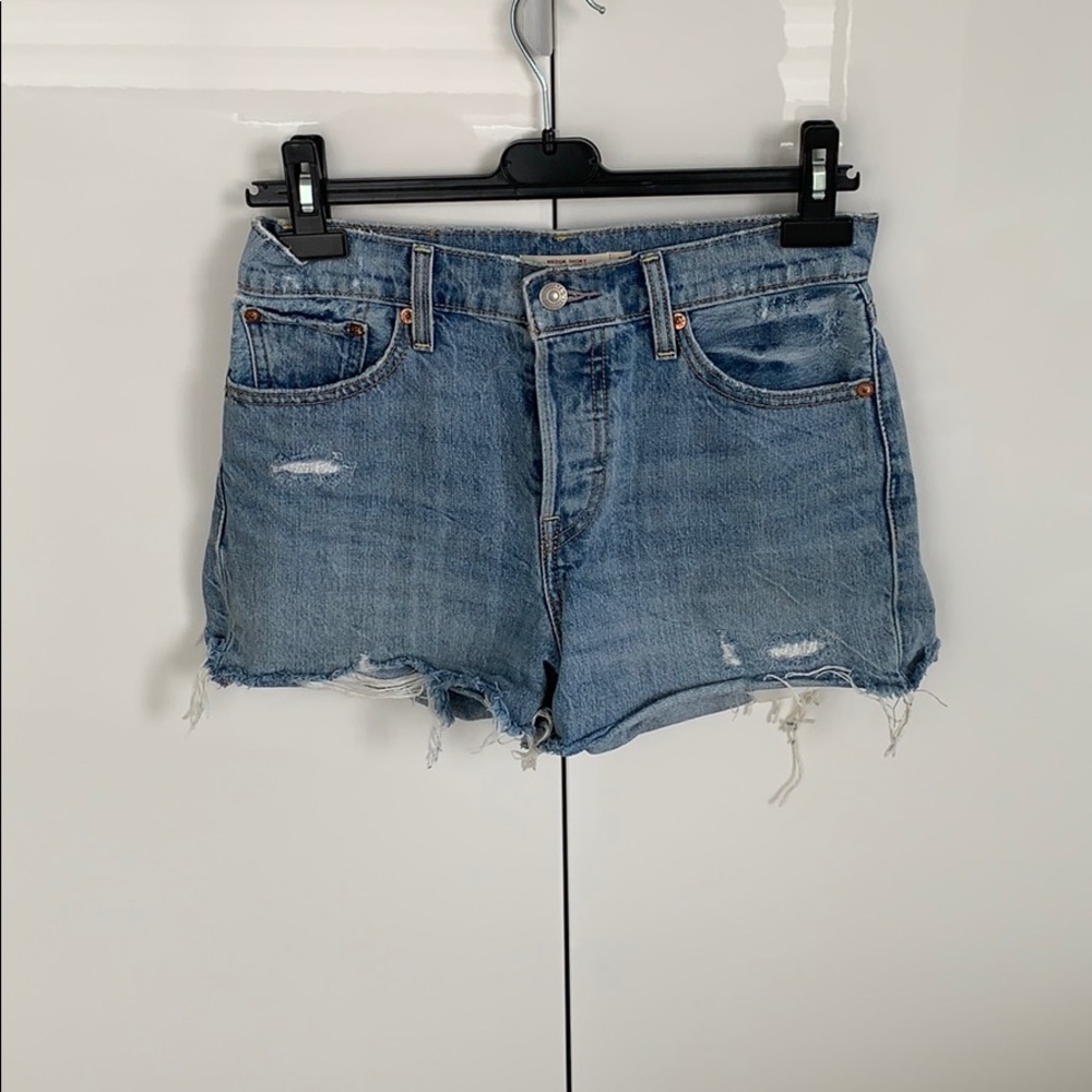 Levi’s wedgie shorts size 28